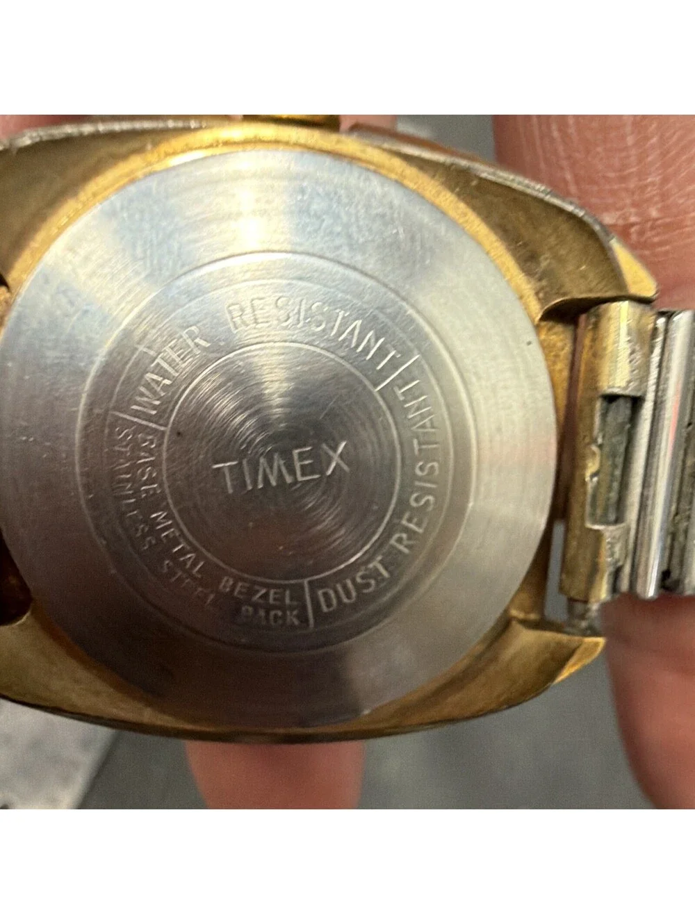 Vintage Timex Water Resistant Wristwatch with Date Display